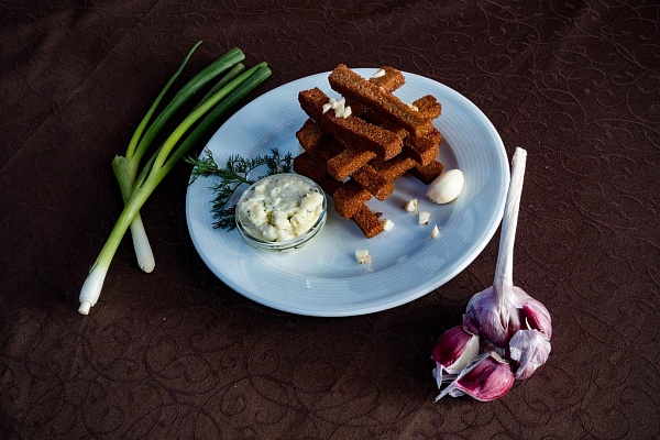 Гренки с соусом от шефа