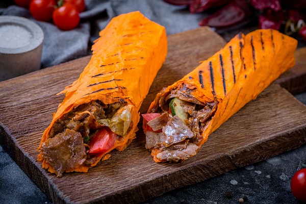 Шаурма из ягнёнка в сырном лаваше