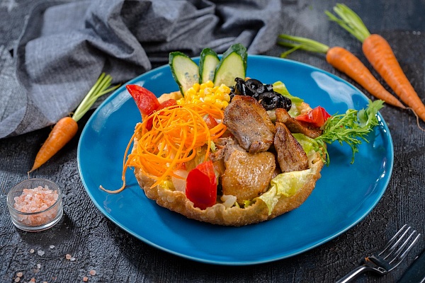 «Шеф» салат с нежной уткой теплый