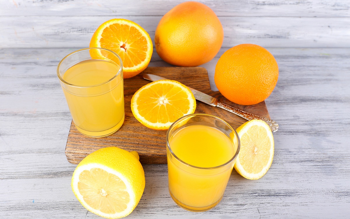 Свежевыжатый апельсиново-лимонный сок