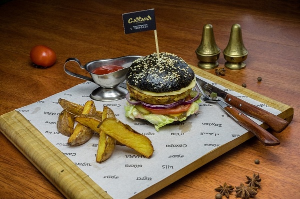 Чёрный бургер  «Восточная ночь»