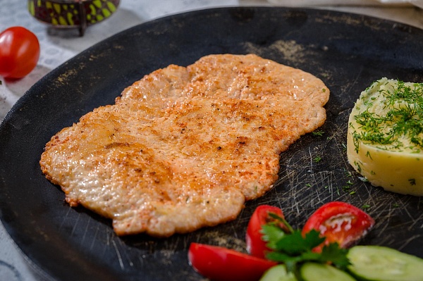 Отбивная из филе индейки с гарниром